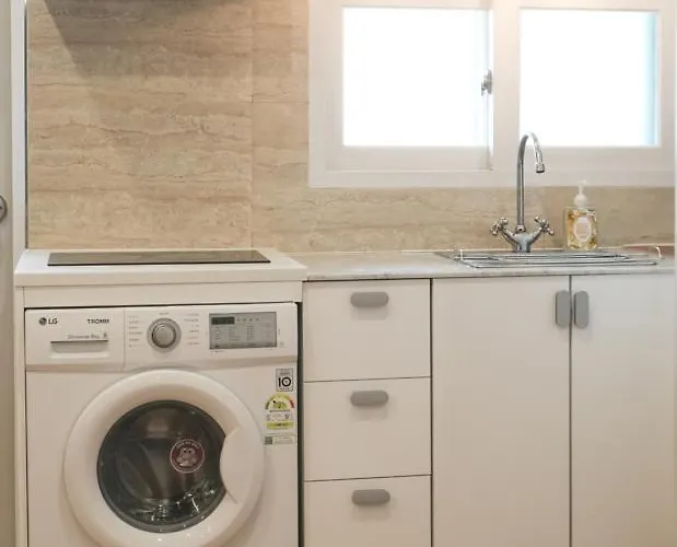 Appartement 홍대 햇살 가득한 집 프라이빗 단독층 35평 방4,욕실2,거실2,최대10인,단체,가족,승강기,주차,짐 보관 *