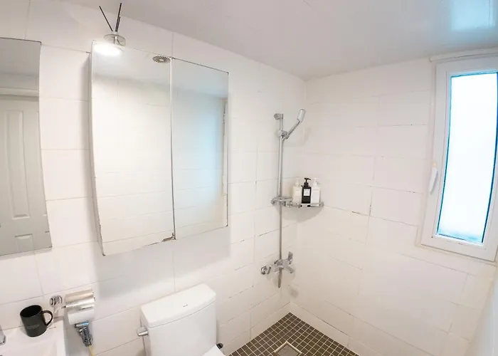 Appartement 홍대 햇살 가득한 집 프라이빗 단독층 35평 방4,욕실2,거실2,최대10인,단체,가족,승강기,주차,짐 보관