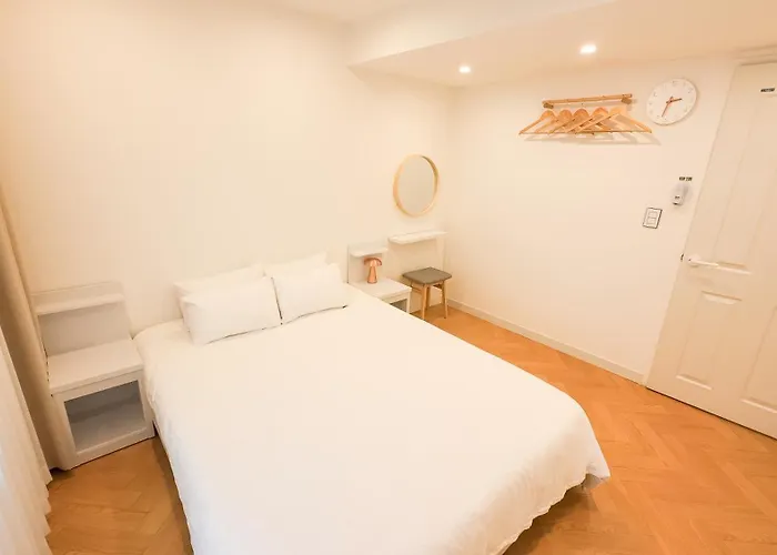 Appartement 홍대 햇살 가득한 집 프라이빗 단독층 35평 방4,욕실2,거실2,최대10인,단체,가족,승강기,주차,짐 보관 *