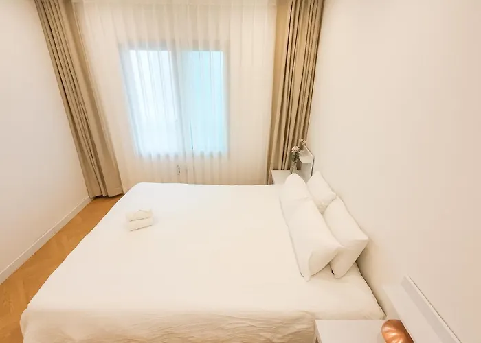 홍대 햇살 가득한 집 프라이빗 단독층 35평 방4,욕실2,거실2,최대10인,단체,가족,승강기,주차,짐 보관 * Séoul
