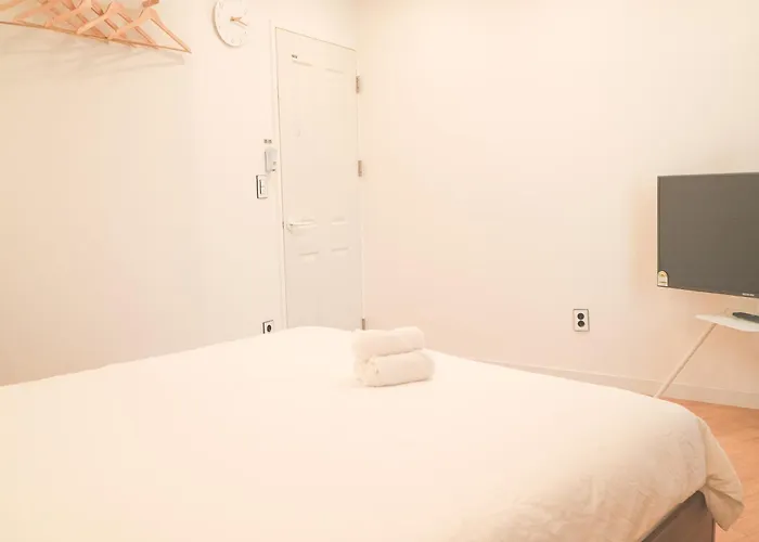 Appartement 홍대 햇살 가득한 집 프라이빗 단독층 35평 방4,욕실2,거실2,최대10인,단체,가족,승강기,주차,짐 보관