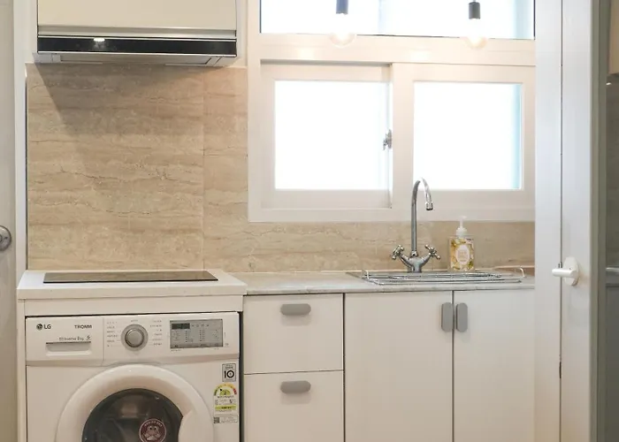 Appartement 홍대 햇살 가득한 집 프라이빗 단독층 35평 방4,욕실2,거실2,최대10인,단체,가족,승강기,주차,짐 보관 *