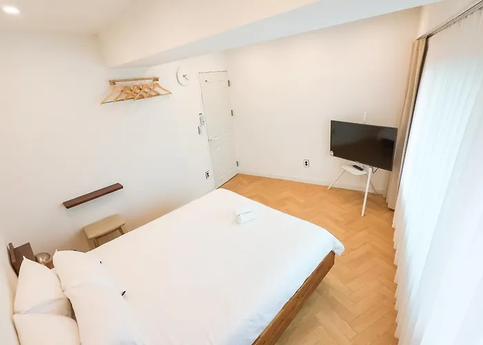 Appartement 홍대 햇살 가득한 집 프라이빗 단독층 35평 방4,욕실2,거실2,최대10인,단체,가족,승강기,주차,짐 보관 *